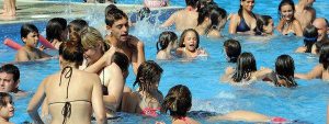 Las piscinas pueden ser un caldo de cultivo de virus, parásitos y hongos